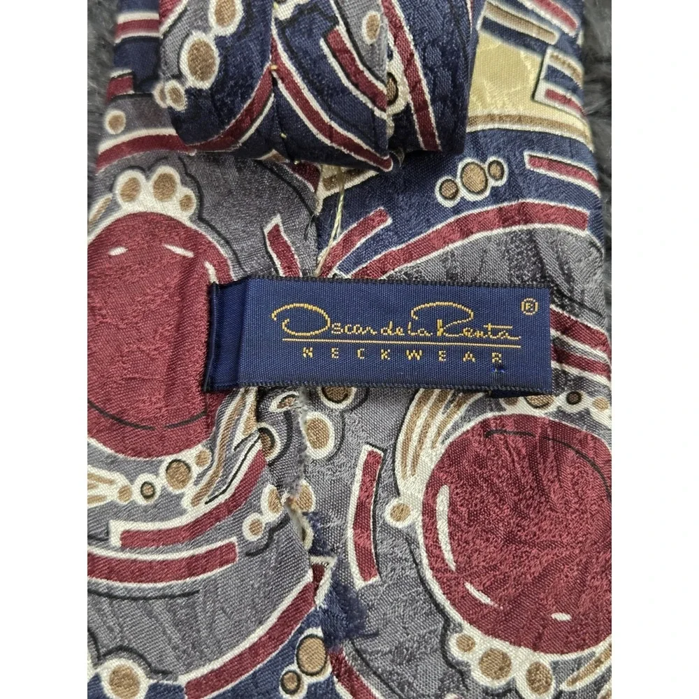 Vintage Oscar de la Renta 100% Silk Tie‎ Blue Red Abstract Pattern Designer Tie